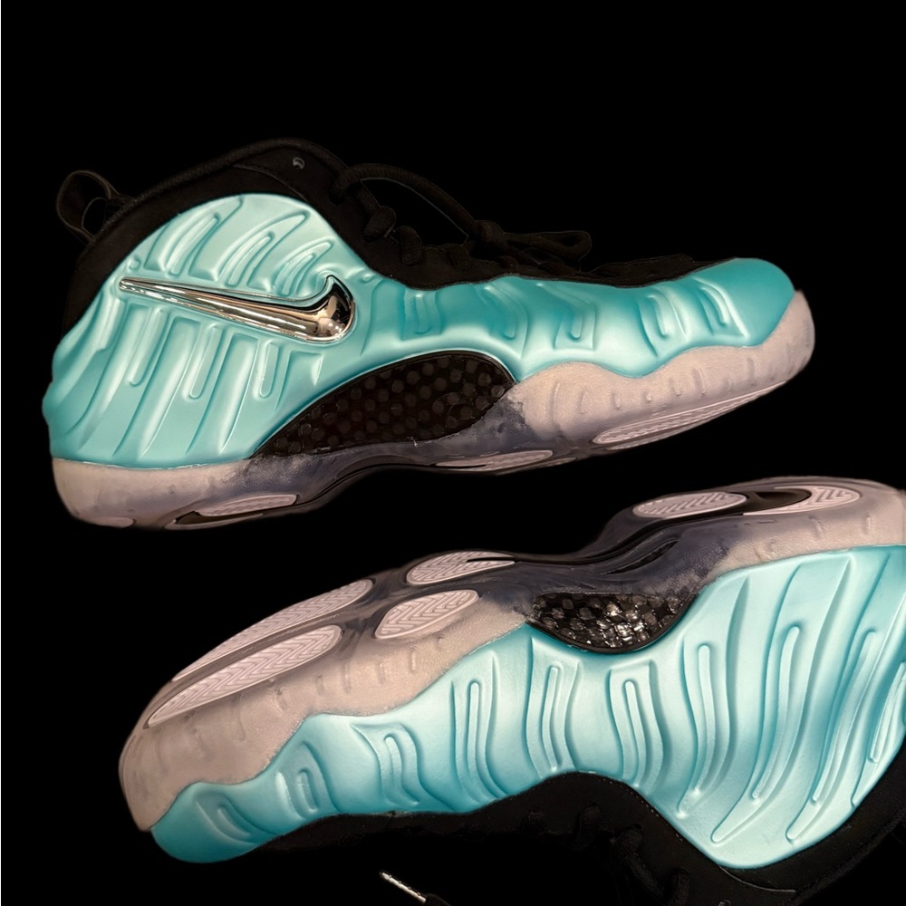 Nike Foamposite Pro Athletic Shoes - Black and Teal
(Island Green) - Picture 5 of 7